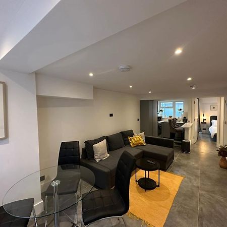 Two Bedroom House In Kilburn ロンドン エクステリア 写真