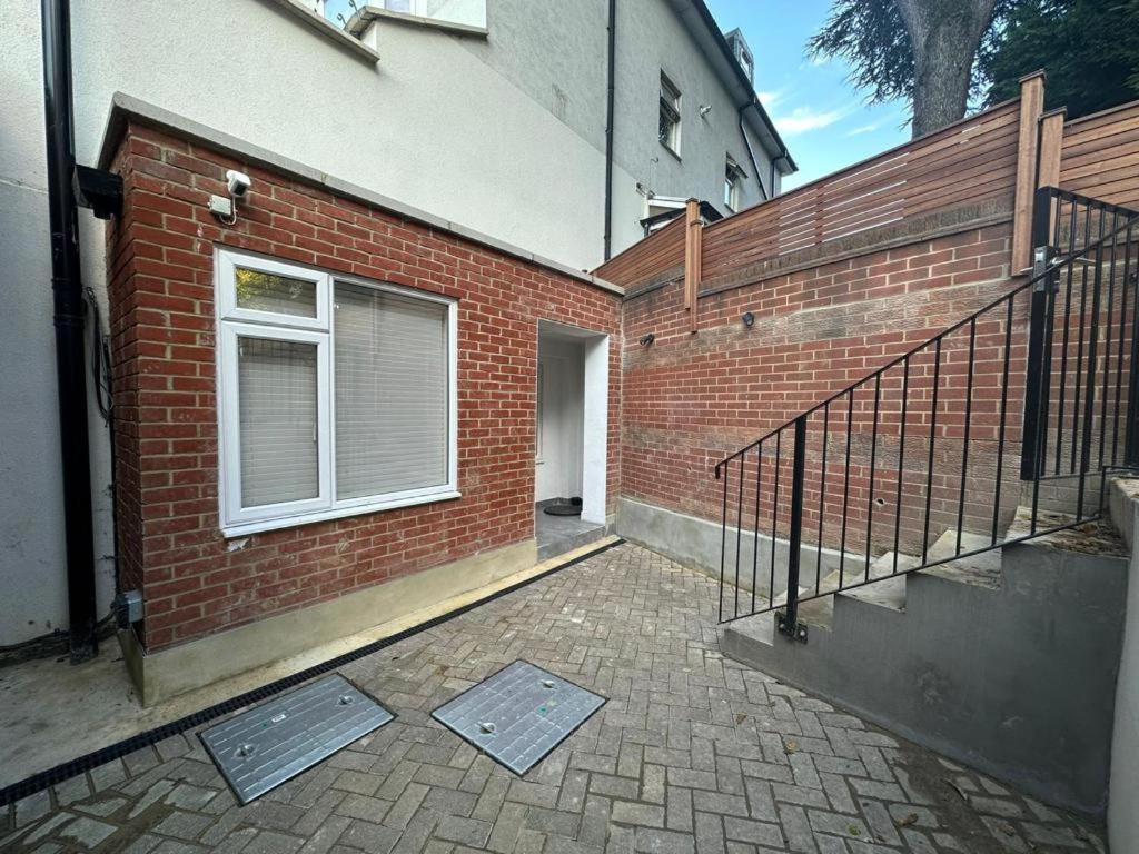 Two Bedroom House In Kilburn ロンドン エクステリア 写真