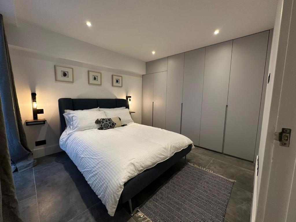 Two Bedroom House In Kilburn ロンドン エクステリア 写真