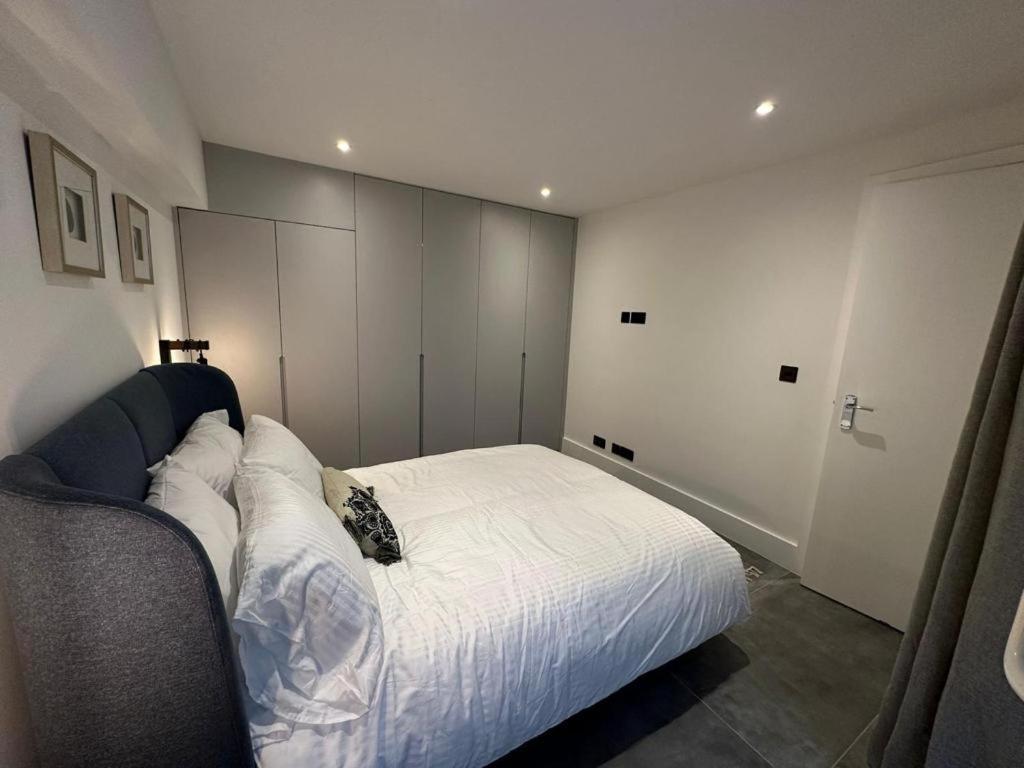 Two Bedroom House In Kilburn ロンドン エクステリア 写真